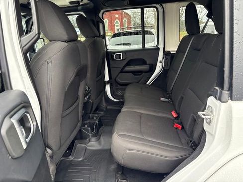 Used 2018 Jeep Wrangler Unlimited Sahara AWD/4WD image 20