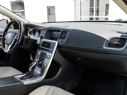 Used 2017 Volvo V60 T5 Premier w/ Convenience Package image 14