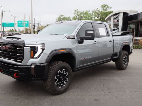 Used 2024 GMC Sierra 2500 AT4X image 4
