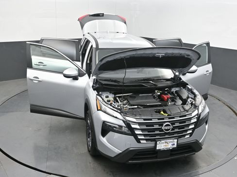 Used 2025 Nissan Rogue SV image 40