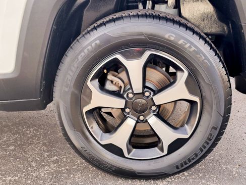 Used 2019 Jeep Renegade Trailhawk image 16