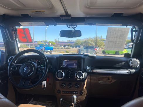 Used 2013 Jeep Wrangler Unlimited Rubicon w/ Dual Top Group AWD/4WD image 20