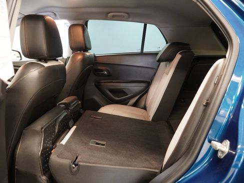 Used 2019 Chevrolet Trax LT w/ LT Convenience Package AWD/4WD image 26