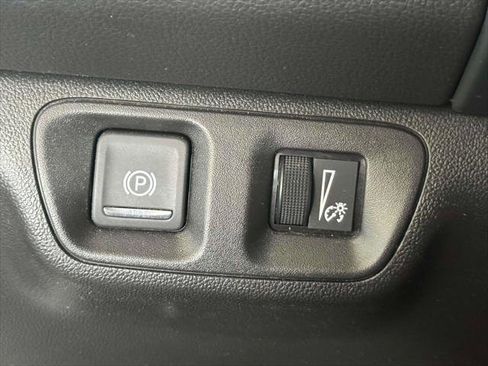 Certified 2023 GMC Acadia SLE image 30