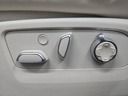 Certified 2025 Cadillac Escalade Sport Platinum w/ LPO, ONYX Package image 30