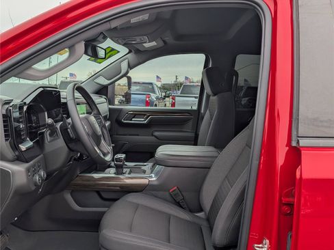 Used 2024 Chevrolet Silverado 1500 LT Trail Boss w/ Convenience Package II image 17