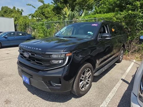 Used 2025 Ford Expedition Max Active AWD/4WD image 2