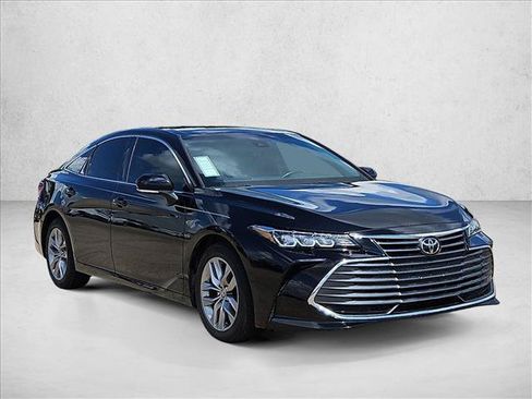 Used 2022 Toyota Avalon XLE w/ Moonroof Package FWD image 3