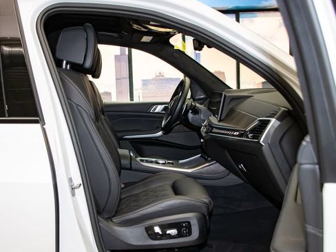 Used 2025 BMW X7 xDrive40i w/ M Sport Package AWD/4WD image 21