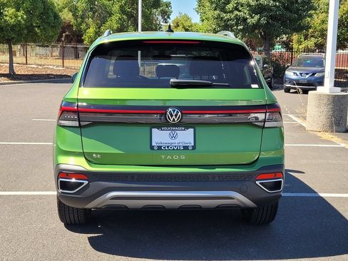New 2026 Volkswagen Taos SE FWD image 7