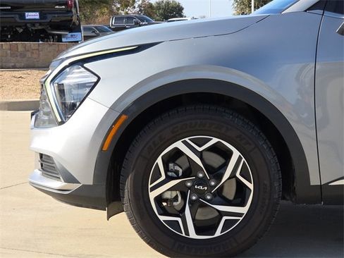 Used 2023 Kia Sportage LX image 5