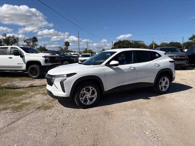 New 2026 Chevrolet Trax LS w/ LS Convenience Package FWD image 2