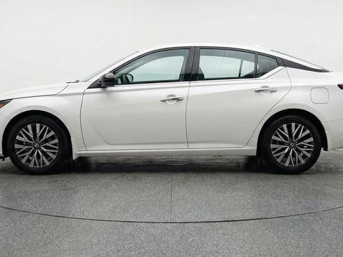 Used 2025 Nissan Altima 2.5 SV FWD image 5