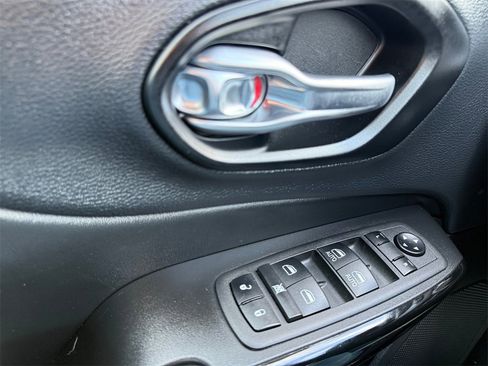 Certified 2023 Jeep Cherokee Altitude Lux image 28