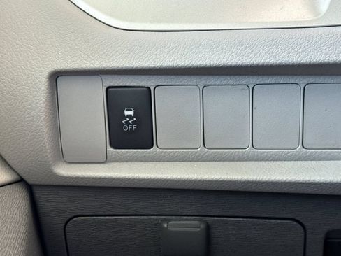 Used 2020 Toyota Sienna LE w/ LE Preferred Package FWD image 32