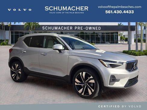 Used 2023 Volvo XC40 B5 Plus w/ Driver Assist Package AWD/4WD image 1
