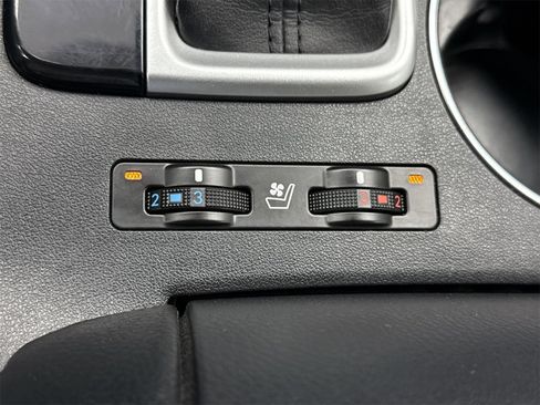 Used 2019 Toyota Highlander Limited Platinum image 31