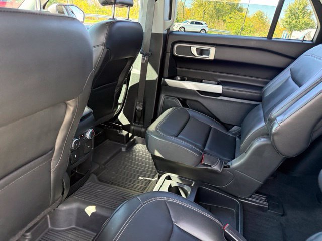 Used 2021 Ford Explorer XLT w/ Equipment Group 202A AWD/4WD image 10