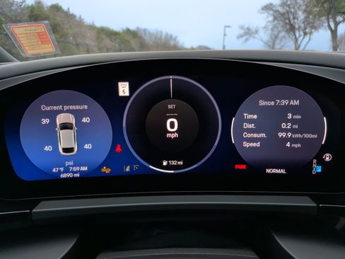 Used 2024 Porsche Macan 4 Electric image 15