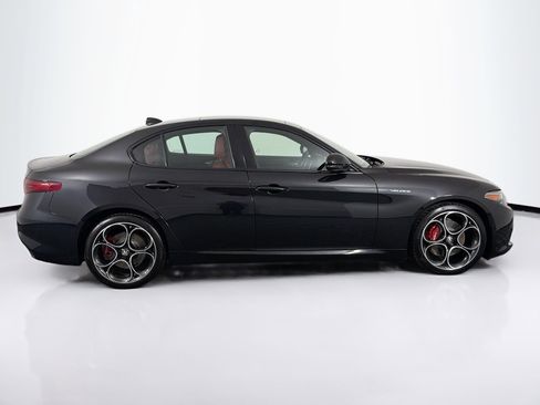 Used 2023 Alfa Romeo Giulia Veloce AWD/4WD image 12