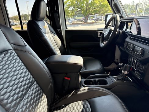 Used 2025 Jeep Wrangler Sahara w/ Safety Group image 32