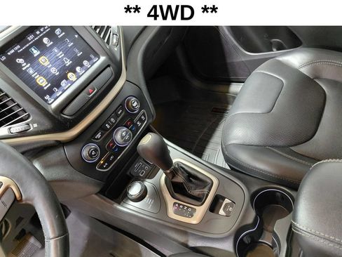 Certified 2016 Jeep Cherokee Limited w/ Luxury Group AWD/4WD image 7