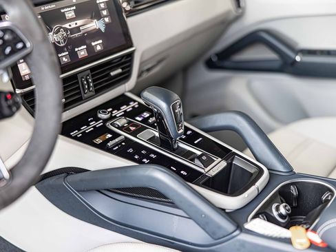 Used 2021 Porsche Cayenne E-Hybrid image 24