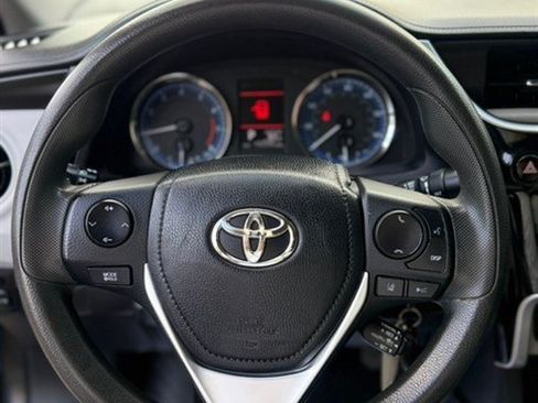 Used 2018 Toyota Corolla LE FWD image 13