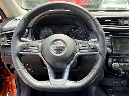 Used 2019 Nissan Rogue SV w/ Sun & Sound Touring Package AWD/4WD image 18