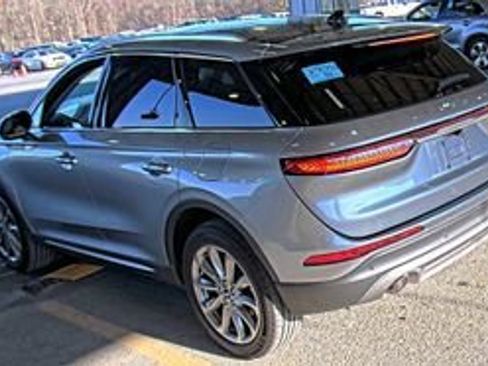 Used 2022 Lincoln Corsair AWD w/ Premium Package image 6