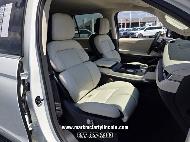 New 2027 Lincoln Navigator Premiere AWD/4WD image 14