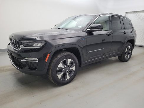 Used 2024 Jeep Grand Cherokee Limited 4xe image 2