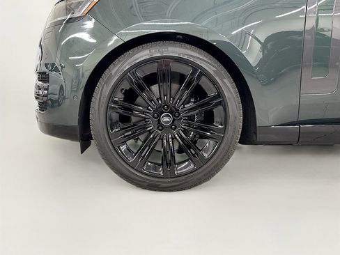 Used 2024 Land Rover Range Rover Long Wheelbase SE image 24