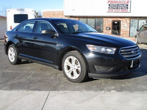 Used 2017 Ford Taurus SE image 7