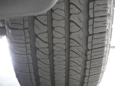 Used 2013 Jeep Grand Cherokee Limited w/ Luxury Group II image 30