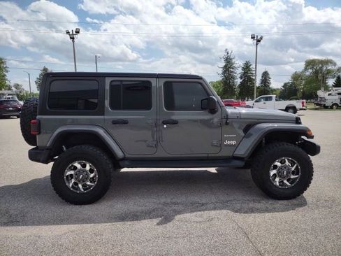 Used 2018 Jeep Wrangler Unlimited Sahara AWD/4WD image 6