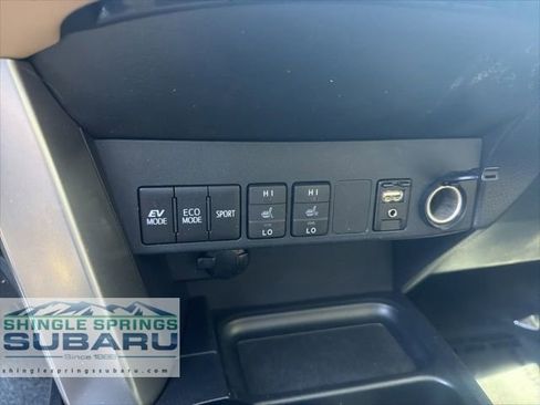 Used 2017 Toyota RAV4 Limited AWD/4WD image 38