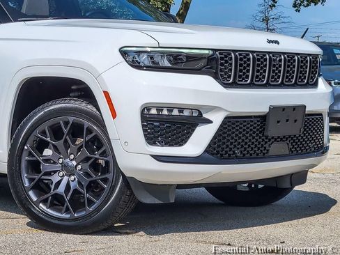 Used 2025 Jeep Grand Cherokee Summit AWD/4WD image 4