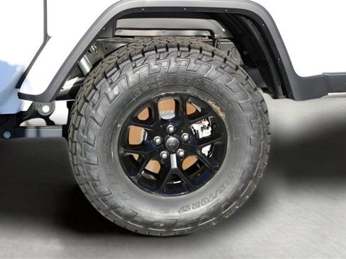 New 2025 Jeep Gladiator Sport image 9