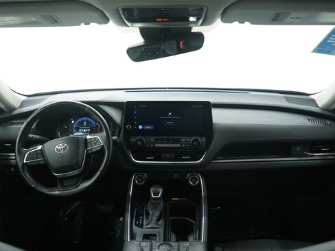 Used 2024 Toyota Grand Highlander XLE image 13