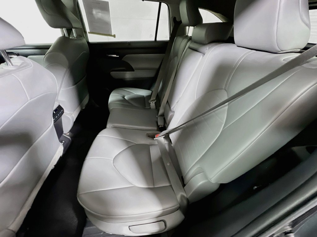Certified 2020 Toyota Highlander XLE FWD image 21