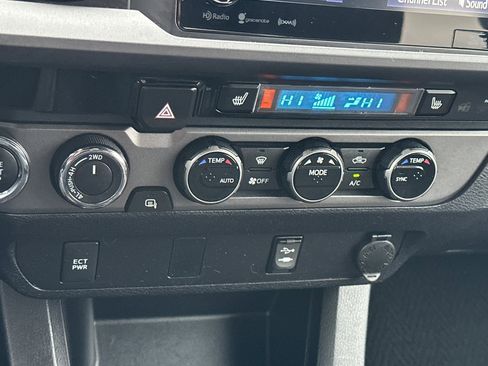 Used 2016 Toyota Tacoma TRD Sport image 20