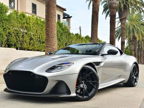 Used 2023 Aston Martin DBS Coupe RWD image 19