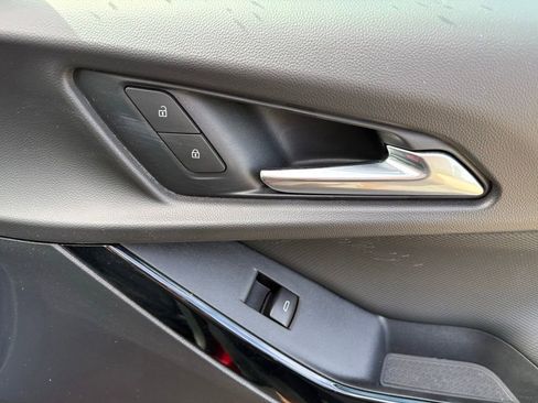 New 2026 Chevrolet Equinox LT w/ Convenience Package II FWD image 29