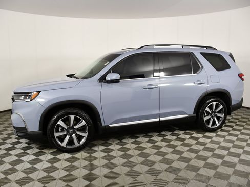 Used 2025 Honda Pilot Touring image 9