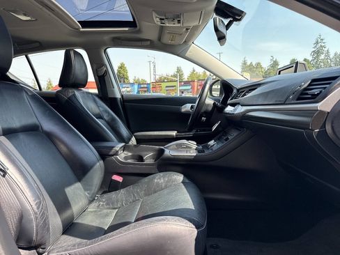 Used 2011 Lexus CT 200h Premium w/ Leather Pkg FWD image 16