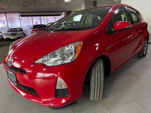Used 2013 Toyota Prius C Two image 3