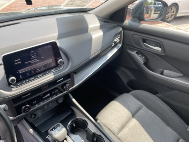 Used 2025 Nissan Rogue SV FWD image 13