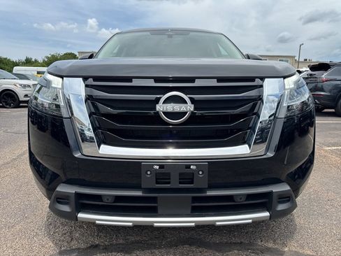 Used 2023 Nissan Pathfinder SL AWD/4WD image 2