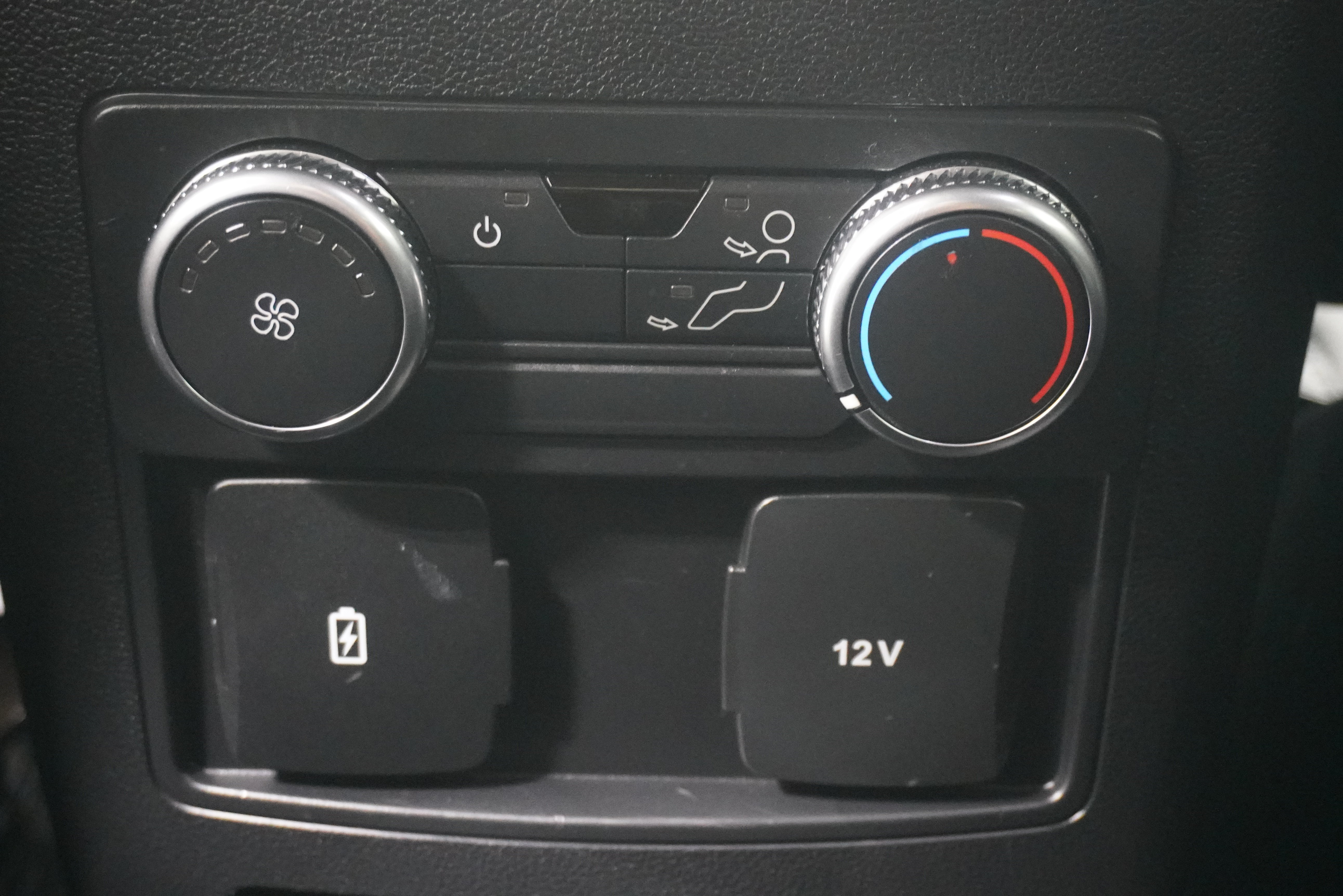 Used 2020 Ford Explorer XLT AWD/4WD image 14